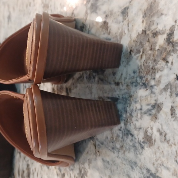 Vince Camuto  the Fissana Leather Asymmetrical Block Heel Slide Sandals NEW - Picture 4 of 6